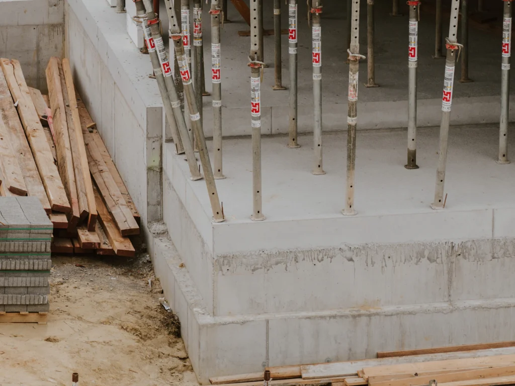 Formaleta y columnas de concreto